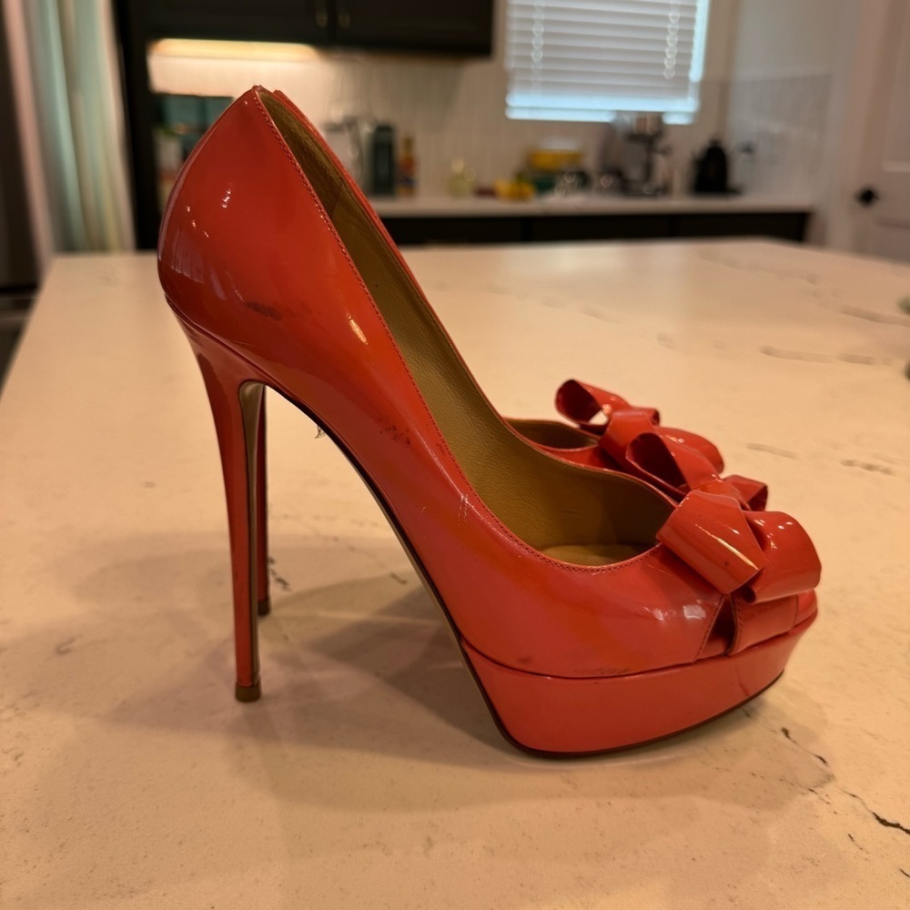 VALENTINO Coral Patent Leather Bow 5 Inch Heel Peep Toe Shoes Size 39